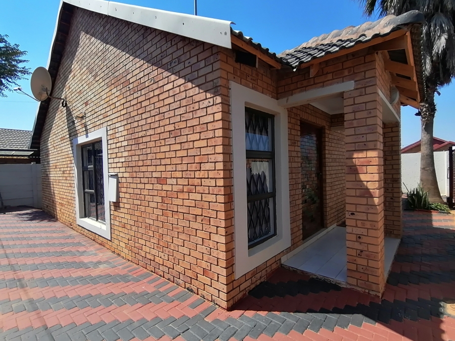 2 Bedroom Property for Sale in Kanana North West